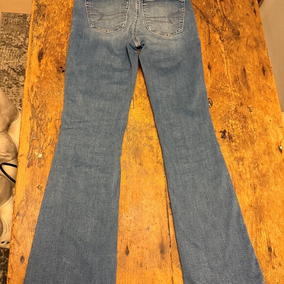 American Eagle Next Level Stretch Size 4 Short Flare leg Jeans - Picture 2 of 8